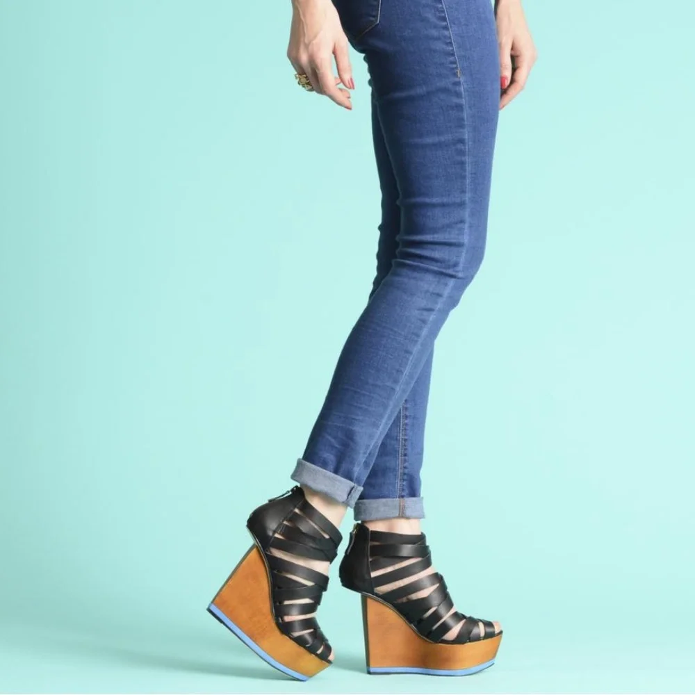 NIB‎  FINSK leather platform wedges. Rare find